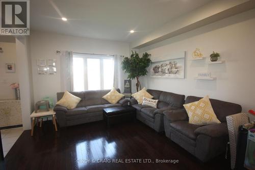 2084 Prestonvale Road, Clarington, ON - Indoor Photo Showing Living Room