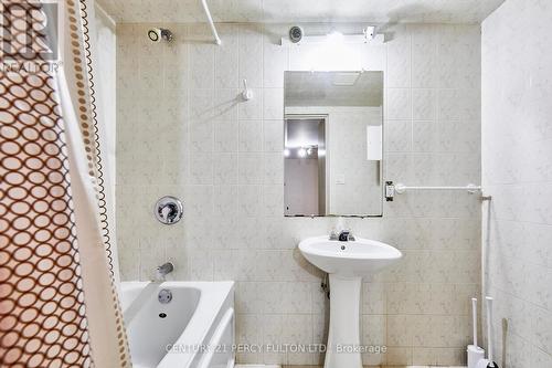 472 Sheppard Avenue, Pickering, ON - Indoor Photo Showing Bathroom