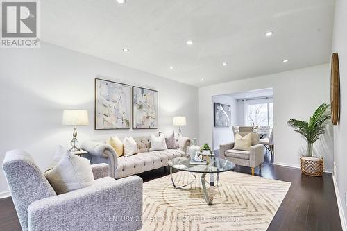 472 Sheppard Avenue, Pickering, ON - Indoor Photo Showing Living Room