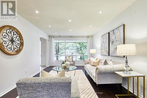 472 Sheppard Avenue, Pickering, ON - Indoor Photo Showing Living Room