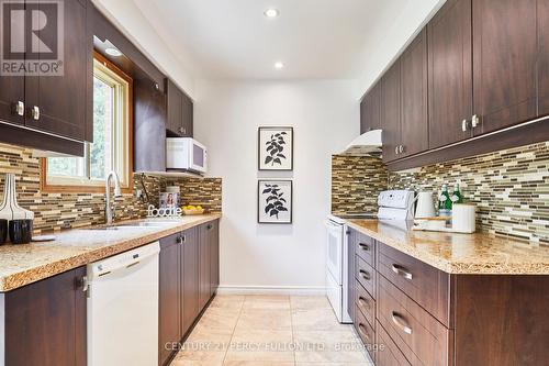 472 Sheppard Avenue, Pickering, ON - Indoor Photo Showing Kitchen