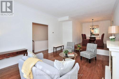 30 - 30 Ashglen Way, Markham, ON - Indoor Photo Showing Living Room