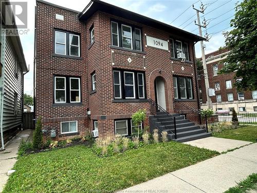 1094 Lincoln Road, Windsor, ON - Outdoor With Facade