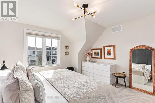 120 Sycamore Street, Blue Mountains, ON - Indoor Photo Showing Bedroom