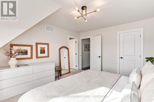 120 Sycamore Street, Blue Mountains, ON - Indoor Photo Showing Bedroom