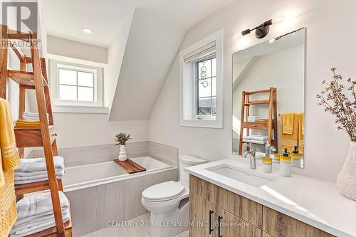 120 Sycamore Street, Blue Mountains, ON - Indoor Photo Showing Bathroom