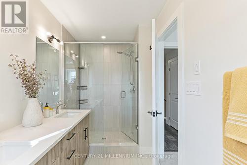 120 Sycamore Street, Blue Mountains, ON - Indoor Photo Showing Bathroom