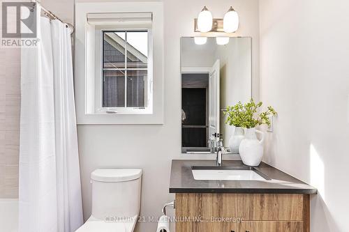 120 Sycamore Street, Blue Mountains, ON - Indoor Photo Showing Bathroom