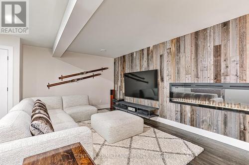 120 Sycamore Street, Blue Mountains, ON - Indoor Photo Showing Living Room