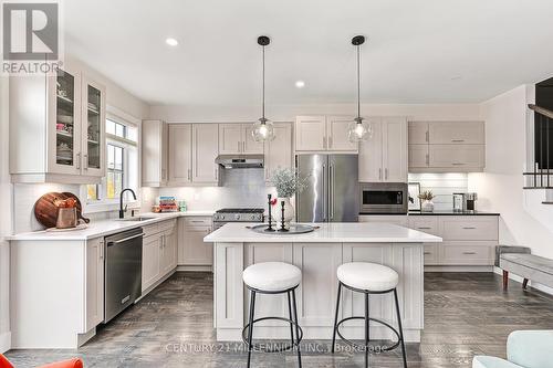 120 Sycamore Street, Blue Mountains, ON - Indoor Photo Showing Kitchen With Upgraded Kitchen