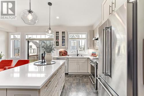 120 Sycamore Street, Blue Mountains, ON - Indoor Photo Showing Kitchen With Upgraded Kitchen