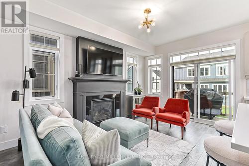 120 Sycamore Street, Blue Mountains, ON - Indoor Photo Showing Living Room With Fireplace