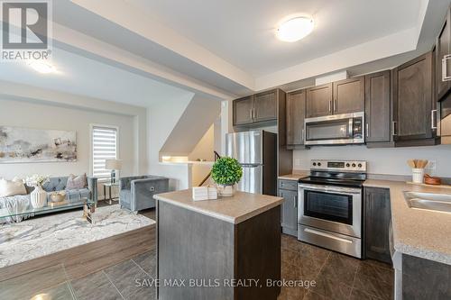 7381 Matteo Drive, Niagara Falls, ON - Indoor Photo Showing Kitchen With Double Sink