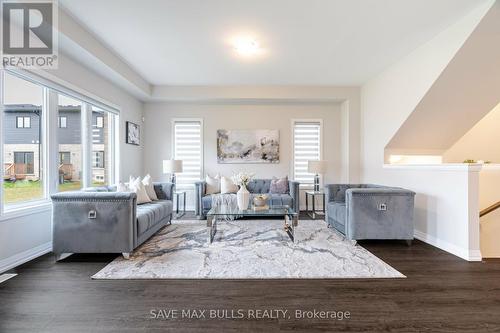 7381 Matteo Drive, Niagara Falls, ON - Indoor Photo Showing Living Room