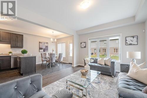 7381 Matteo Drive, Niagara Falls, ON - Indoor Photo Showing Living Room