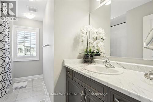 137 Stillwater Crescent, Hamilton, ON - Indoor Photo Showing Bathroom