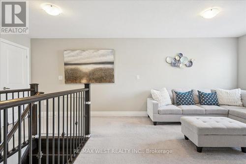 137 Stillwater Crescent, Hamilton, ON - Indoor Photo Showing Living Room