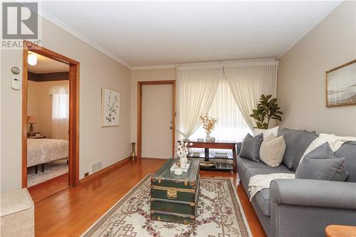 448 Albinson Street, Sudbury, ON - Indoor Photo Showing Living Room