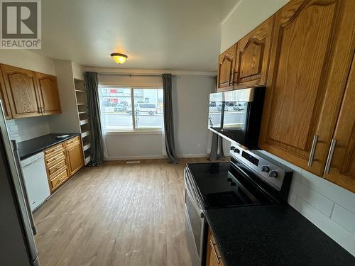 1909 2Nd Street S, Cranbrook, BC - Indoor Photo Showing Kitchen