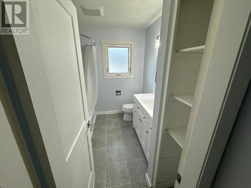 1909 2Nd Street S, Cranbrook, BC - Indoor Photo Showing Bathroom