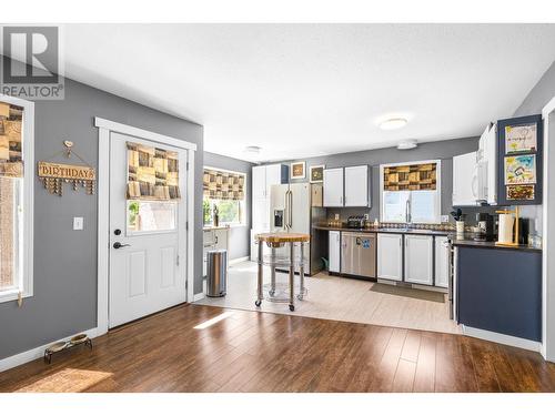 222 Biggar Road, Kelowna, BC - Indoor Photo Showing Kitchen