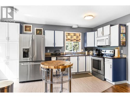 222 Biggar Road, Kelowna, BC - Indoor Photo Showing Kitchen