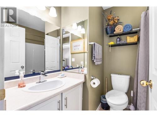 222 Biggar Road, Kelowna, BC - Indoor Photo Showing Bathroom