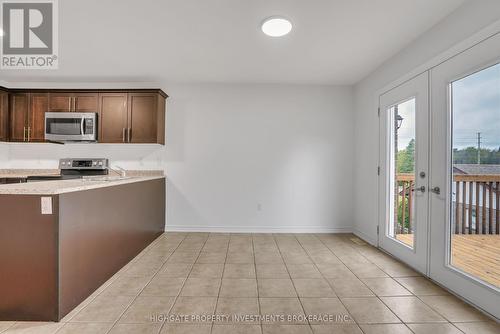 Upper - 35 Crew Court, Barrie, ON - Indoor Photo Showing Kitchen