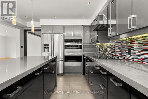 1750 Bridewell Court, Mississauga, ON - Indoor Photo Showing Kitchen With Upgraded Kitchen