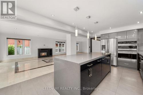 1750 Bridewell Court, Mississauga, ON - Indoor Photo Showing Kitchen With Fireplace With Upgraded Kitchen