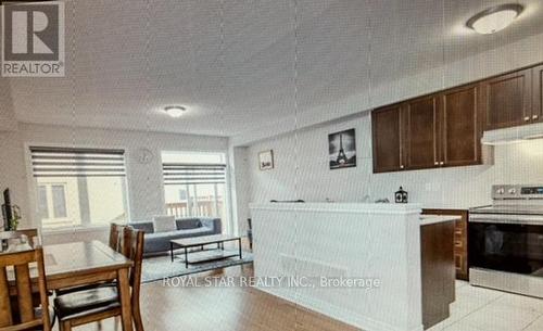 89 Finegan Circle, Brampton, ON - Indoor Photo Showing Kitchen