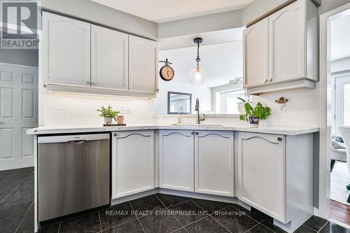 5258 Russell View Road, Mississauga, ON - Indoor Photo Showing Kitchen