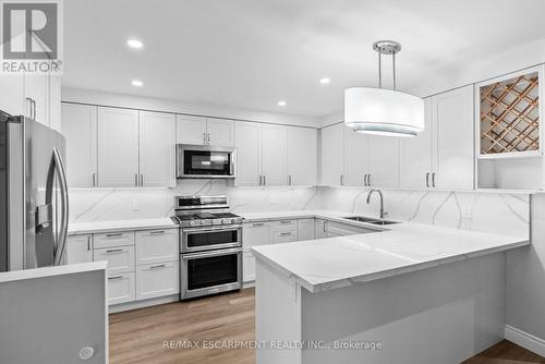 3504 Marion Court, Burlington, ON - Indoor Photo Showing Kitchen With Double Sink With Upgraded Kitchen