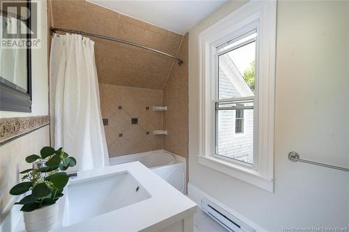 651 Churchill Row, Fredericton, NB - Indoor Photo Showing Bathroom