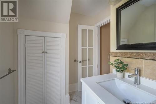 651 Churchill Row, Fredericton, NB - Indoor Photo Showing Bathroom