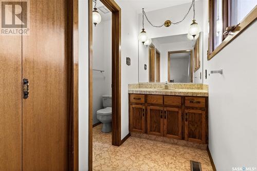 62 Green Meadow Road, Regina, SK - Indoor Photo Showing Bathroom