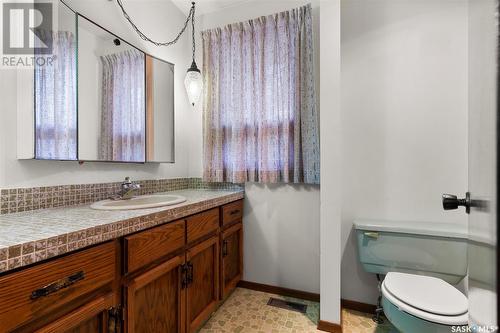 62 Green Meadow Road, Regina, SK - Indoor Photo Showing Bathroom