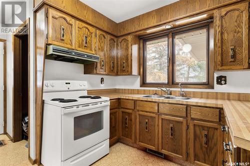 62 Green Meadow Road, Regina, SK - Indoor Photo Showing Kitchen With Double Sink