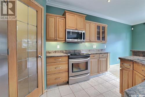 12118 Wascana Heights, Regina, SK - Indoor Photo Showing Kitchen