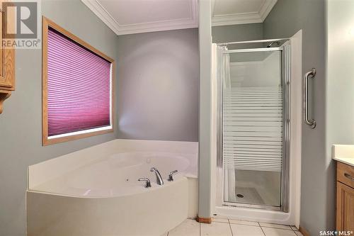 12118 Wascana Heights, Regina, SK - Indoor Photo Showing Bathroom