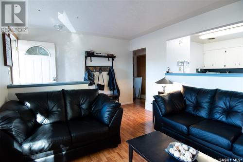 59 Yarnton Crescent, Regina, SK - Indoor Photo Showing Living Room