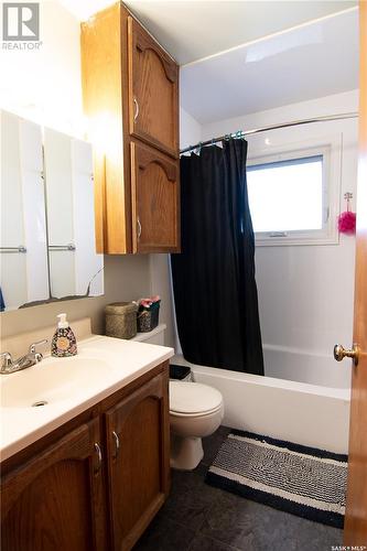 59 Yarnton Crescent, Regina, SK - Indoor Photo Showing Bathroom