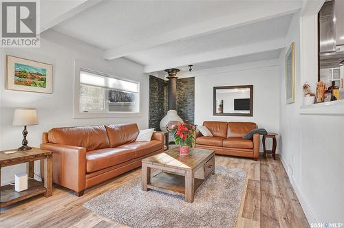 108 Saskatchewan Crescent W, Saskatoon, SK - Indoor Photo Showing Living Room