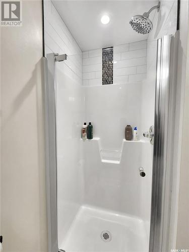 108 Saskatchewan Crescent W, Saskatoon, SK - Indoor Photo Showing Bathroom