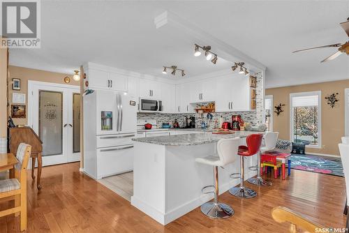 563 Costigan Road, Saskatoon, SK - Indoor Photo Showing Kitchen With Upgraded Kitchen