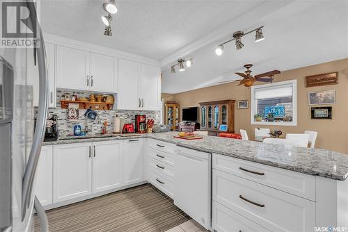 563 Costigan Road, Saskatoon, SK - Indoor Photo Showing Kitchen