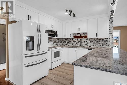 563 Costigan Road, Saskatoon, SK - Indoor Photo Showing Kitchen With Upgraded Kitchen