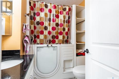 563 Costigan Road, Saskatoon, SK - Indoor Photo Showing Bathroom