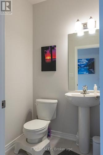 204 Sunflower Place, Welland, ON - Indoor Photo Showing Bathroom