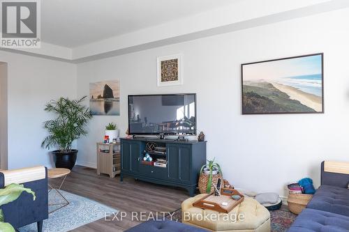 204 Sunflower Place, Welland, ON - Indoor Photo Showing Living Room